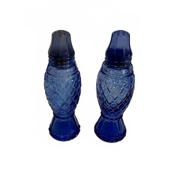 Avon Blue Glass Salt and Pepper Shakers - Picture 4 of 6